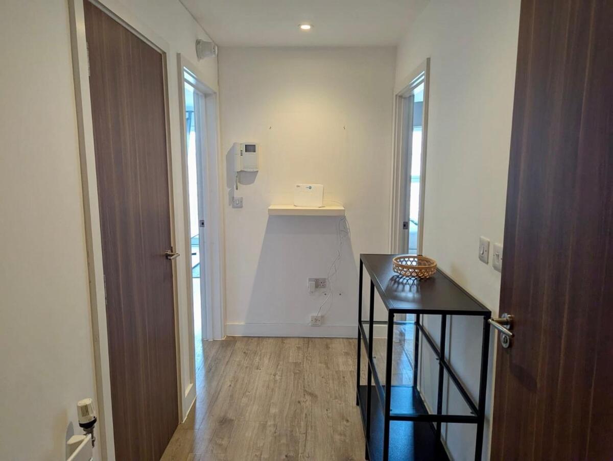 Modern Large Flat 1min To Stockwell Station With Skyscraper View Appartement Londen
