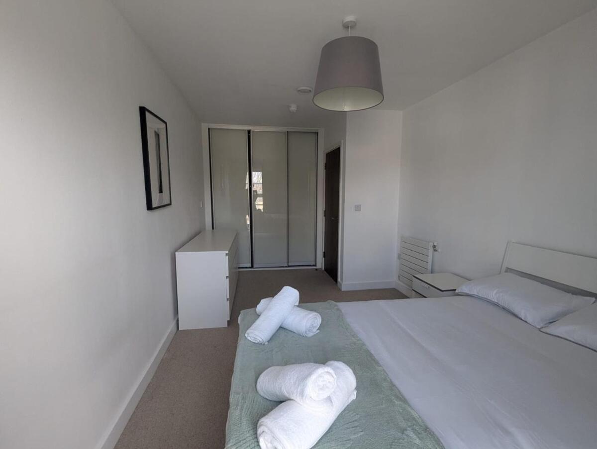 Modern Large Flat 1min To Stockwell Station With Skyscraper View * Londen