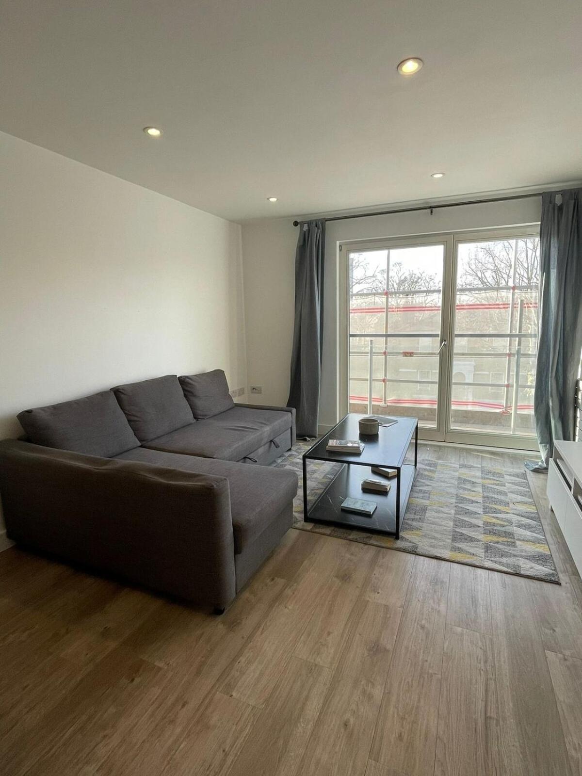 Modern Large Flat 1min To Stockwell Station With Skyscraper View Appartement *